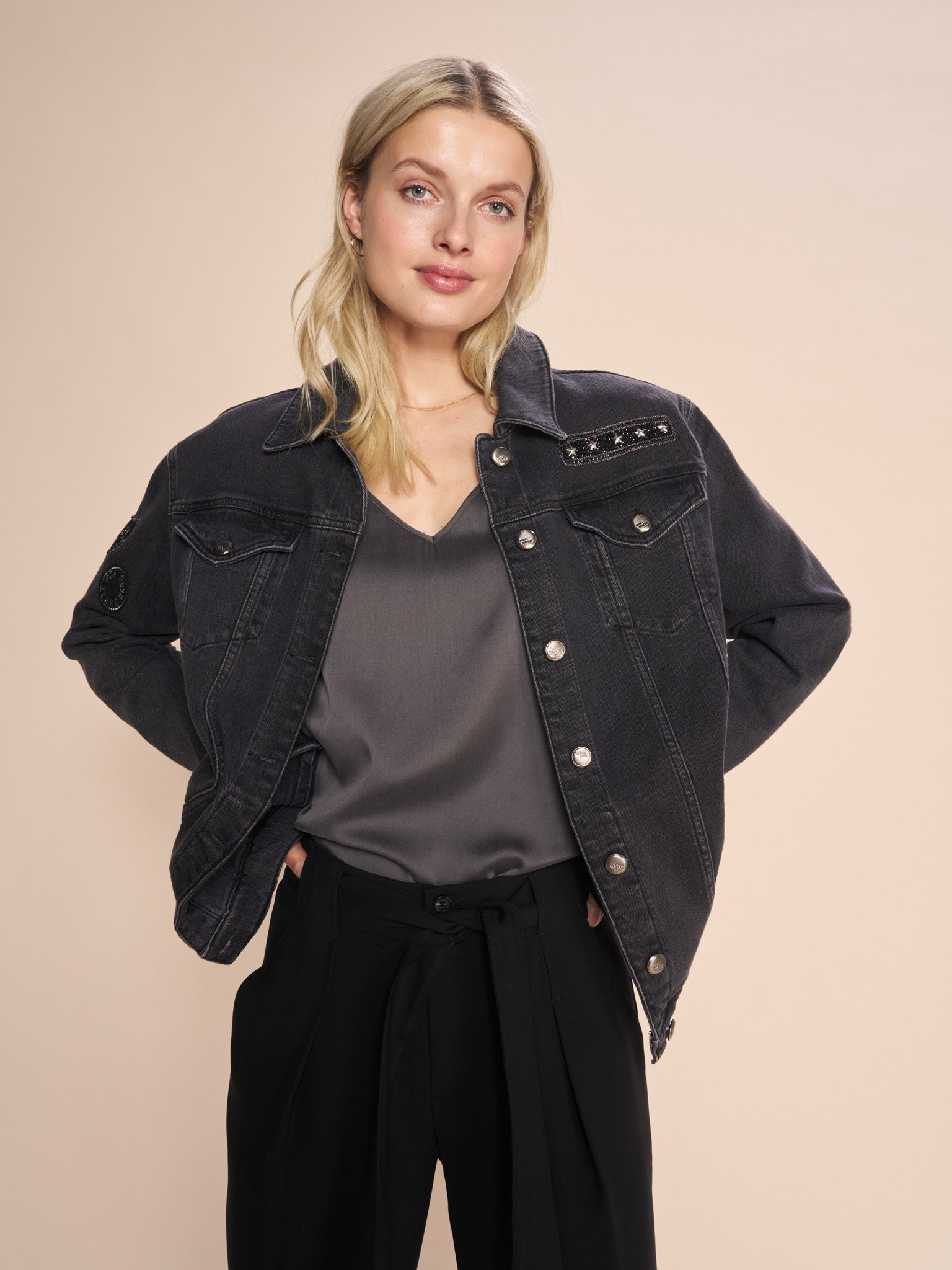 Modelshot / Black / Detail